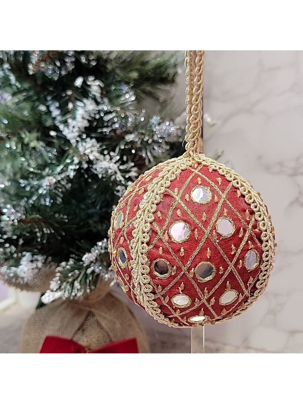 Large Vintage red fabric ornament with beads & mirrors - Picture 3 of 5